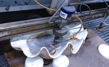 Wasserstrahlschneiden Sonderanfertigung für Kunden aus Hamburg - Waschbecken aus einer Muschel
