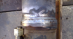 Schweißarbeiten - Reparatur einer Hydraulik-Vorrichtung